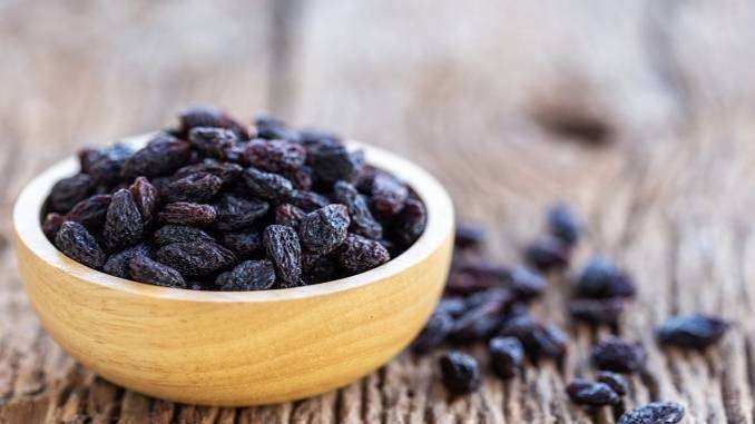 know-the-health-benefits-of-black-raisins